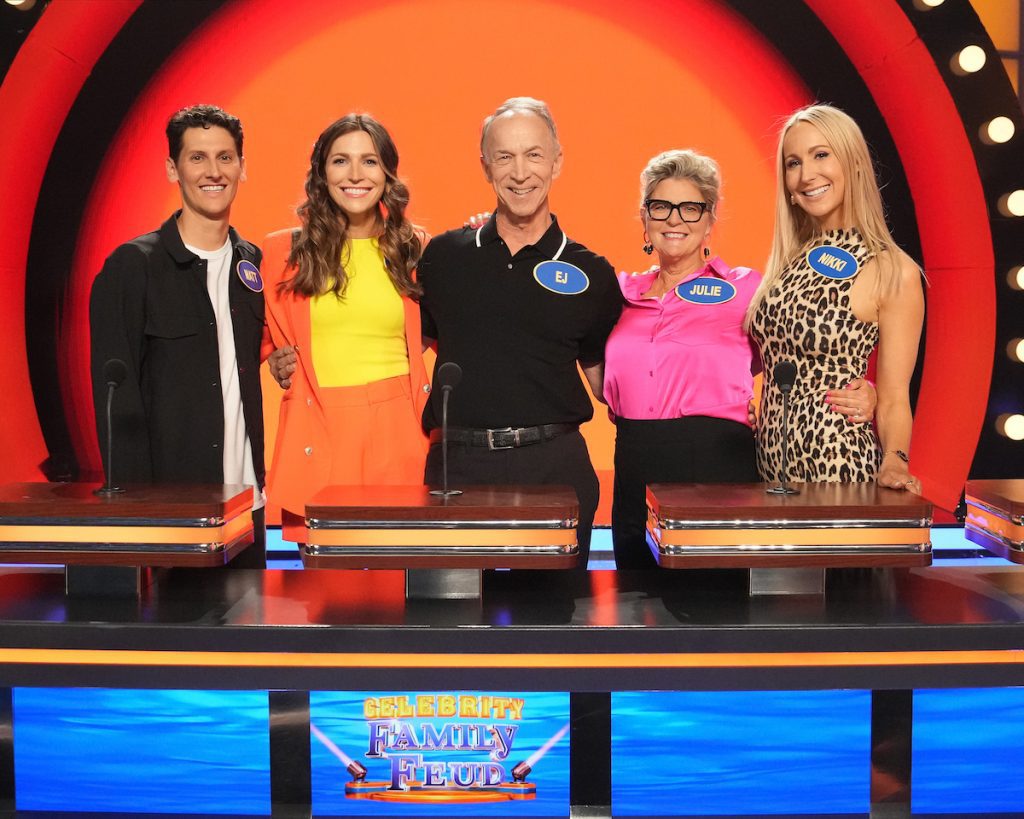 CELEBRITY FAMILY FEUD